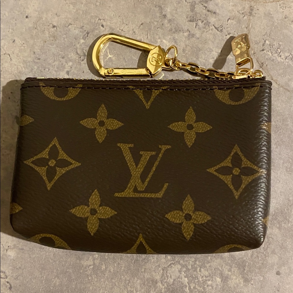 Donald Duck Monogram Coin Pouch - Picture 5 of 8